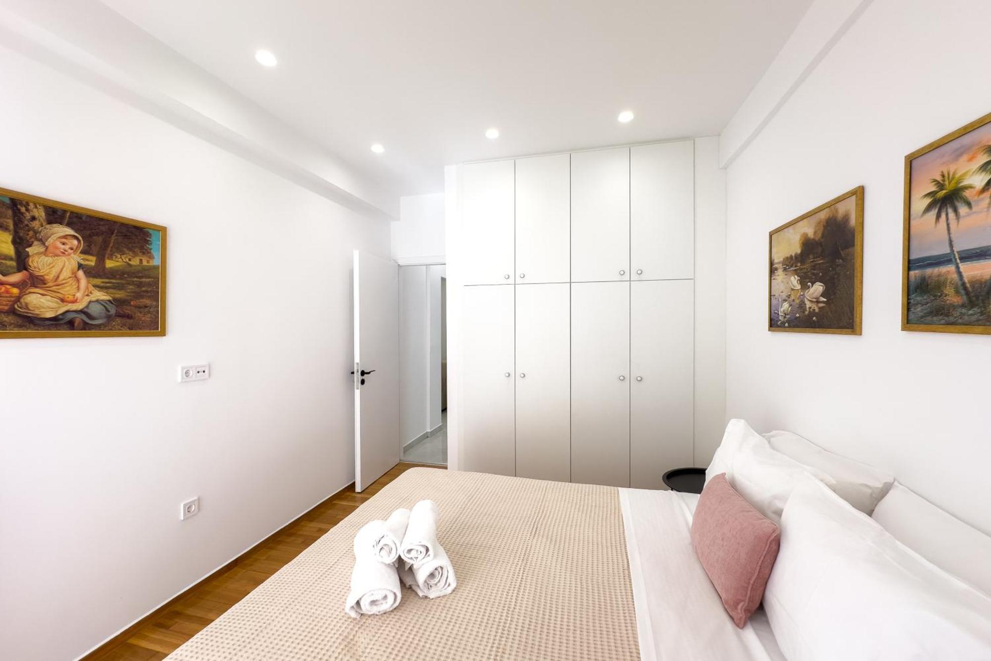 Eclectic Moonstone Apartment In Athens Exterior photo