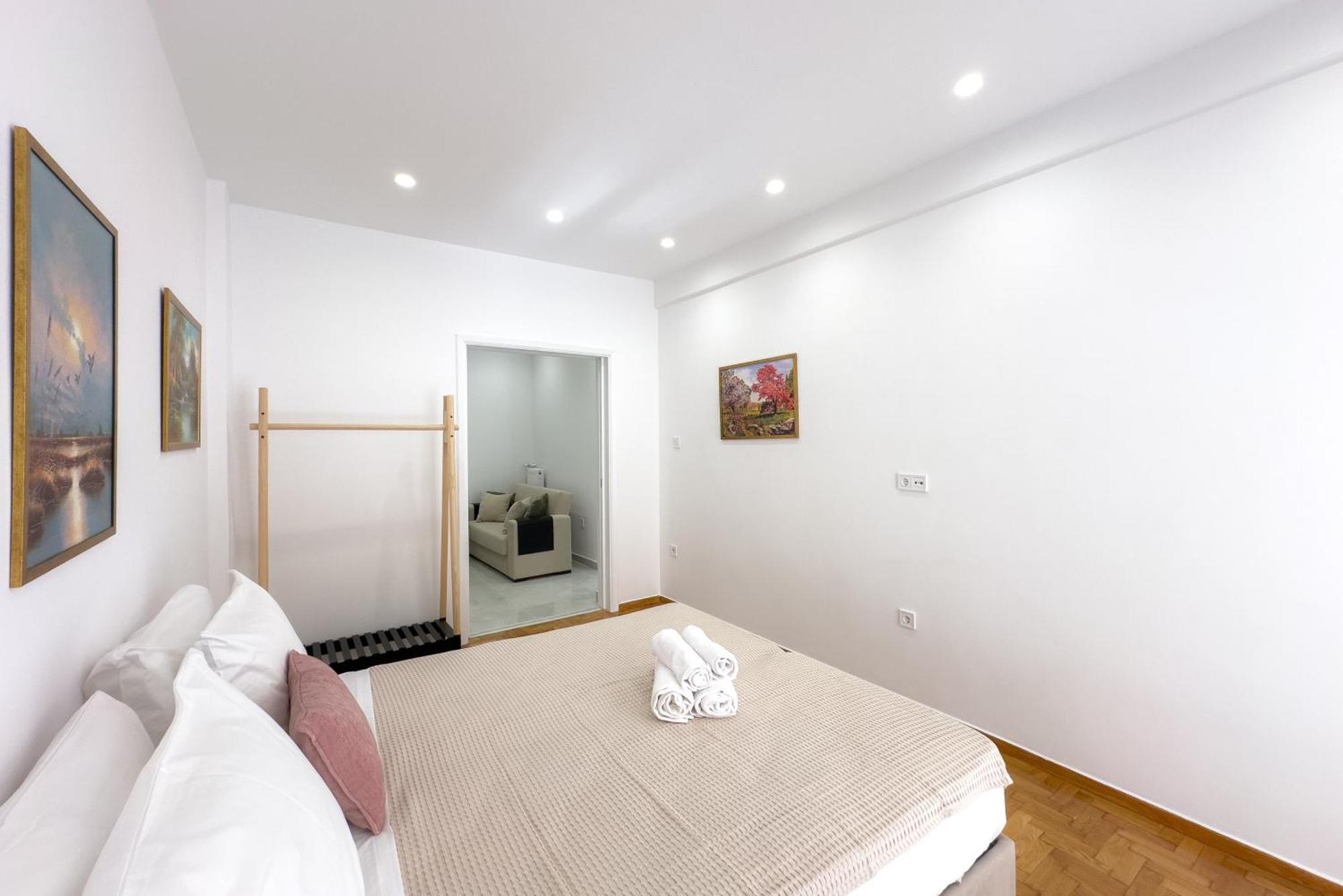 Eclectic Moonstone Apartment In Athens Exterior photo